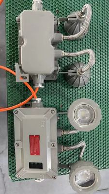 दीवार पर घुड़सवार 6W ट्विन हेड एलईडी विस्फोट प्रूफ आपातकालीन लाइट खतरनाक क्षेत्रों के लिए ATEX प्रमाणित