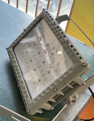 वाटरप्रूफ 240W आउटडोर एक्सप्लोजन प्रूफ एलईडी फ्लड लाइट IP66 ATEX IECEx खतरनाक क्षेत्रों के लिए औद्योगिक प्रकाश व्यवस्था