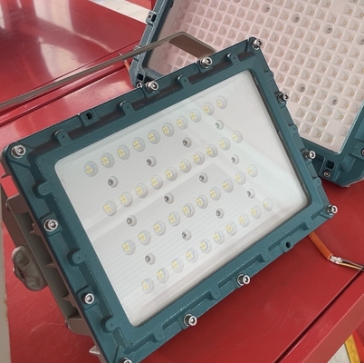 ATEX/IECEx विस्फोट-प्रूफ LED फ्लड लाइट – 50W, 150W और 200W, ज़ोन 1/2 और ज़ोन 21/22 खतरनाक क्षेत्रों के लिए IP66 वाटरप्रूफ
