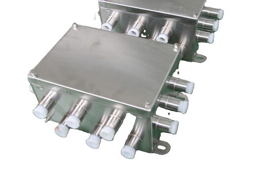 अनुकूलन योग्य विस्फोट प्रूफ एलईडी लाइटिंग 100वाट वोल्टेज कॉन्फ़िगर करने योग्य औद्योगिक सुरक्षा प्रकाश खतरनाक क्षेत्रों के लिए