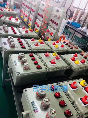 IP65 स्टेनलेस स्टील दीवार पर घुड़सवार विद्युत नियंत्रण पैनल संलग्नक एसी 220V/380V पूर्व सबूत नियंत्रण पैनल