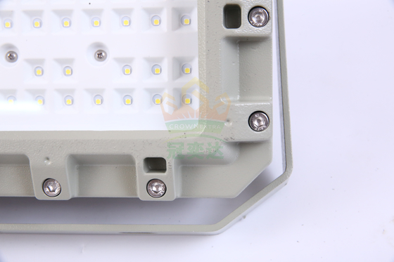 ATEX IECE तेल और गैस कंपनी खनन विस्फोट प्रूफ एलईडी बाढ़ प्रकाश 150W 140lm/w