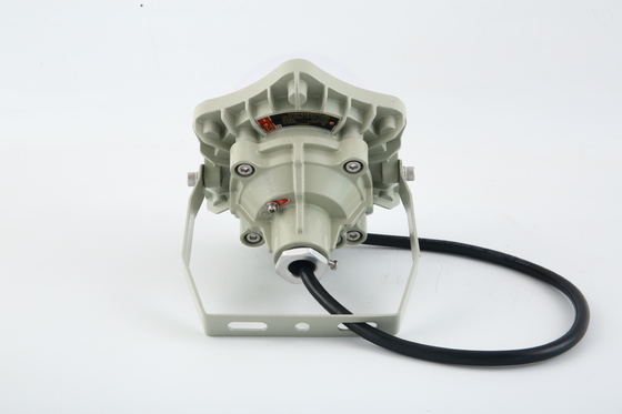 100W विस्फोट प्रूफ हाईबे एलईडी लाइट AC220V 50/60Hz IP66 CRI70±2 135lm/w Ex Db Eb IIC T6 Gb,Ex Tb IlIC T80°C Db