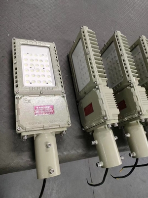 100~277v 130lm/W 200w विस्फोट प्रूफ एलईडी बाढ़ प्रकाश