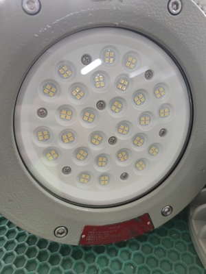 200W IP66 विस्फोट प्रूफ हाई बे छत/दीवार/फ्लैंज माउंट
