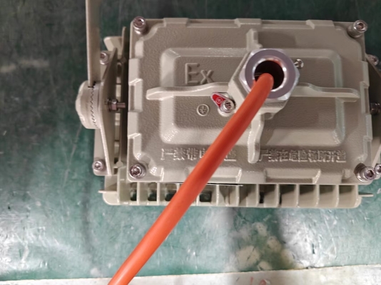 ATEX IECEx RoHS ISO9001 50W विस्फोट प्रूफ एलईडी बाढ़ प्रकाश खतरनाक कचरा सुविधाओं के लिए