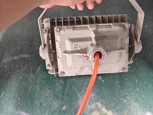 ATEX IECEx RoHS ISO9001 50W विस्फोट प्रूफ एलईडी बाढ़ प्रकाश खतरनाक कचरा सुविधाओं के लिए