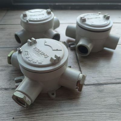 ATEX विस्फोट प्रूफ स्टै/एल्यूमीनियम पनरोक बहु इंटरफेस जंक्शन बॉक्स के साथ सुरक्षा IP66