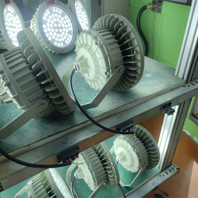 150W ATEX Div 1 ज्वाला प्रतिरोधी विस्फोट-प्रूफ LED हाई बे लाइट 180lm/w WF2 समुद्री रिफाइनरी के लिए CREE लैंप बीड्स द्वारा संचालित