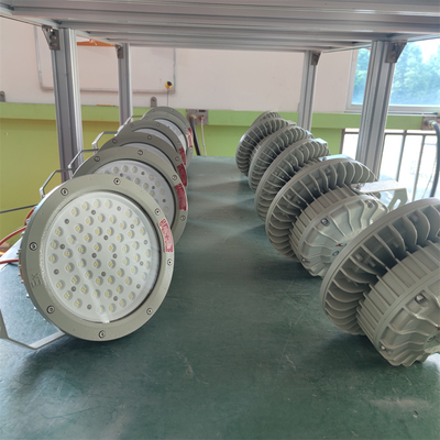 150W ATEX Div 1 ज्वाला प्रतिरोधी विस्फोट-प्रूफ LED हाई बे लाइट 180lm/w WF2 समुद्री रिफाइनरी के लिए CREE लैंप बीड्स द्वारा संचालित