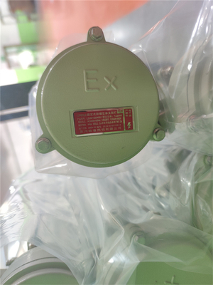 विस्फोट प्रूफ एलईडी लाइटिंग पेट्रोकेमिकल संयंत्र का उपयोग किया ATEX EAC 50000hr जीवन काल 54W छत फ्लैंज लटकन