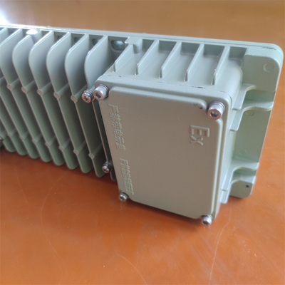 विस्फोट प्रूफ एलईडी लैंप फिक्स्चर RoHS ATEX IECEx for Harsh Environment औद्योगिक प्रकाश 200Watt 295V