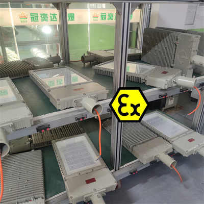 एलईडी विस्फोट प्रूफ फ्लडलाइट CNEX / IECEx / ATEX स्वीकृत स्मार्ट इंस्टॉलेशन खतरनाक कार्य वातावरण के लिए आदर्श
