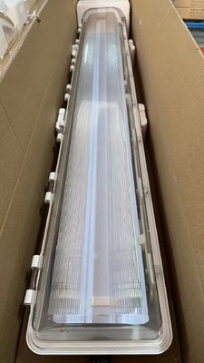 स्टेनलेस स्टील एक्सप्लोजन प्रूफ फ्लोरोसेंट लाइट – 590 मिमी से 6 फीट फ्लेमप्रूफ इमरजेंसी लैंप खतरनाक क्षेत्रों के लिए