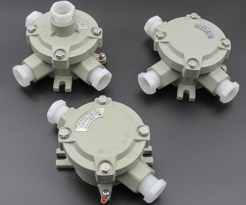 WF2 विस्फोट प्रूफ जंक्शन बॉक्स IP65 डाइ-कास्ट एल्यूमीनियम 2/3 केबल प्रविष्टियों के साथ ️ क्षैतिज माउंट