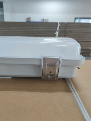 स्टेनलेस स्टील एक्सप्लोजन प्रूफ फ्लोरोसेंट लाइट – 590 मिमी से 6 फीट फ्लेमप्रूफ इमरजेंसी लैंप खतरनाक क्षेत्रों के लिए