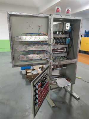 विस्फोट प्रतिरोधी अग्नि प्रतिरोधी नियंत्रण पैनल जो अग्नि-प्रवण सेटिंग्स में कर्मियों और महत्वपूर्ण उपकरणों की सुरक्षा करते हैं