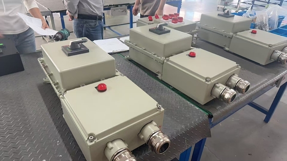 एटीएक्स क्षेत्रों के लिए विस्फोट प्रतिरोधी नियंत्रण कक्ष IP66 WF2 सुरक्षा स्तर