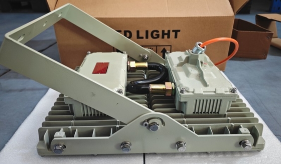 300W IP66 इंडस्ट्रियल लाइटिंग फिक्स्चर सीलिंग माउंटेड दक्षता 130lm/w जोन 1 विस्फोट प्रूफ एलईडी प्रकाश