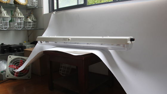 बीवाईएस सीरीज एक्सप्लोजन प्रूफ लीनियर लाइट ट्रिपल सर्टिफिकेशन के साथ – ATEX/IECEx/CNEX स्वीकृत खतरनाक क्षेत्र LED फिक्स्चर, IP66 रेटेड, 5-वर्ष की वारंटी, अनुकूलन योग्य वाट क्षमता और आकार