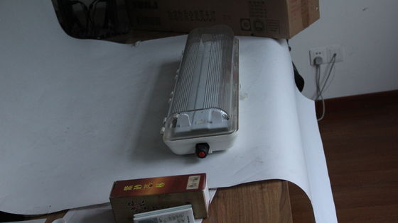 खतरनाक क्षेत्रों के लिए तेल और गैस रासायनिक संयंत्र खनन समुद्री सुविधाएं विस्फोट प्रूफ रैखिक एलईडी प्रकाश औद्योगिक ग्रेड IP66 प्रकाश व्यवस्था ऊर्जा कुशल डिजाइन कम करता है टिकाऊ 0.6/1.2m ATEX/IECEx/CNEX