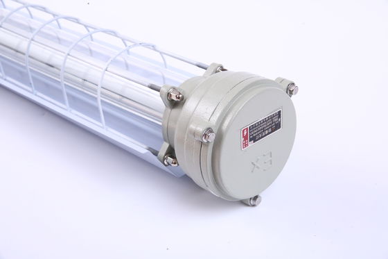 उच्च शक्ति एल्यूमीनियम मिश्र धातु सामग्री IP66 रेटेड जोन 1 और जोन 2 एलईडी विस्फोट प्रूफ रैखिक प्रकाश 1.2M