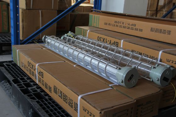 खतरनाक स्थानों में सुरक्षित प्रकाश व्यवस्था के लिए औद्योगिक ग्रेड विस्फोट प्रूफ फ्लोरोसेंट लाइट