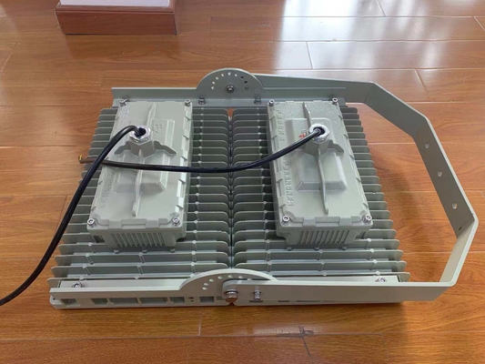 विस्फोट प्रूफ एलईडी रोड लाइट 250W∙ ATEX CNEX जोन 1 जोन 2 खतरनाक अनुप्रयोगों के लिए प्रमाणित