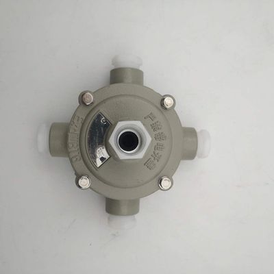 G1/2 केबल एंट्री एक्सप्लोजन प्रूफ जंक्शन बॉक्स जिसमें 220V/380VAC वोल्टेज और अनुकूलन योग्य ग्राहक सेटिंग्स हैं