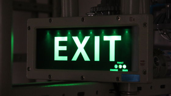 OEM विस्फोट प्रूफ आपातकालीन निकास रोशनी 180 मिनट आपातकालीन समय के लिए डिजाइन खतरनाक क्षेत्रों में सुरक्षित निकासी सुनिश्चित