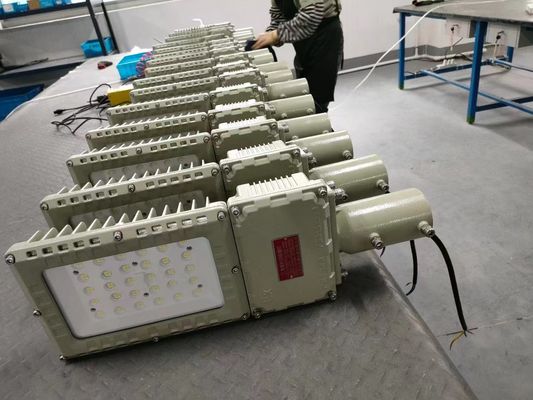 उच्च ल्यूमेन 50w 100w 150w 200w आउटडोर विस्फोट प्रूफ पनरोक एलईडी बाढ़ प्रकाश पांच साल की वारंटी के साथ
