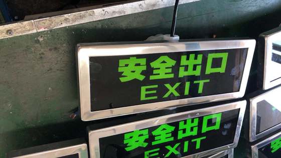 दीवार पर लगने वाला 3W 120 180 मिनट आपातकालीन निकास प्रकाश, कस्टम रंग, एलईडी संकेतक, सतह को ज़ोन 1 और ज़ोन 2 के लिए अनुकूलित किया जा सकता है