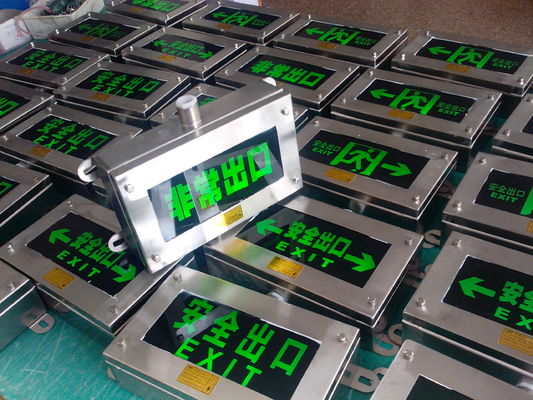 खतरनाक वातावरण के लिए औद्योगिक-ग्रेड IP66 180 मिनट आपातकालीन समय LED निकास चिह्न, आपातकालीन प्रकाश व्यवस्था फ़ंक्शन के साथ