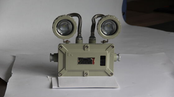 एल्यूमीनियम मिश्र धातु टेम्पर्ड ग्लास रिचार्जेबल 220v IP66 LED आपातकालीन निकास चिह्न आपातकालीन लाइटें अवधि 3 घंटे