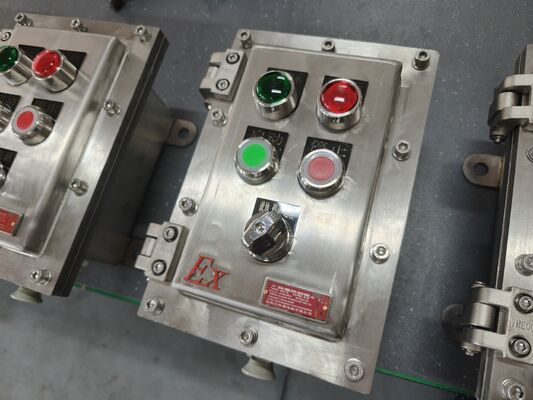 स्टेनलेस स्टील अनुकूलित विस्फोट प्रूफ संक्षारण प्रतिरोध नियंत्रण पैनल M20 एटेक्स प्रमाणित