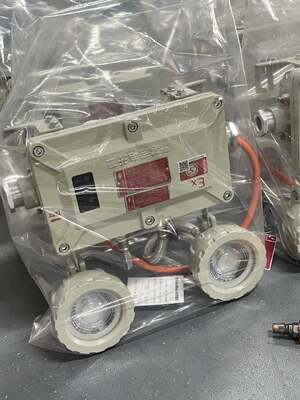 180min क्षेत्र 1/21 खतरनाक स्थानों के लिए अग्निरोधी आपातकालीन प्रकाश जुड़वां स्पॉट ATEX प्रमाणित